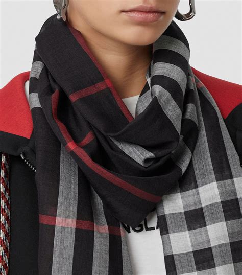 burberry check wool scarf.